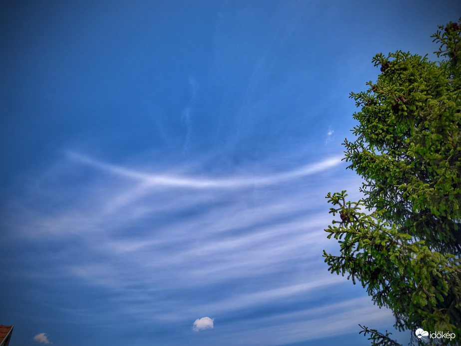 Búcsúzik az égi mosoly