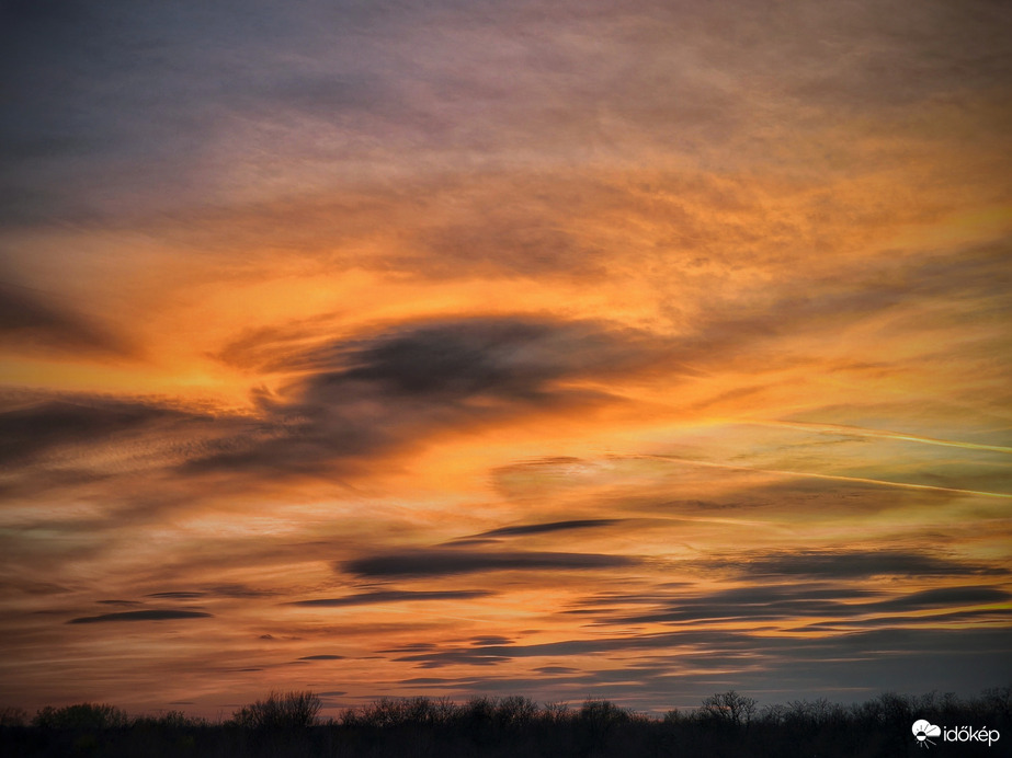 Aranyló naplementét hozott az érkező hidegfront
