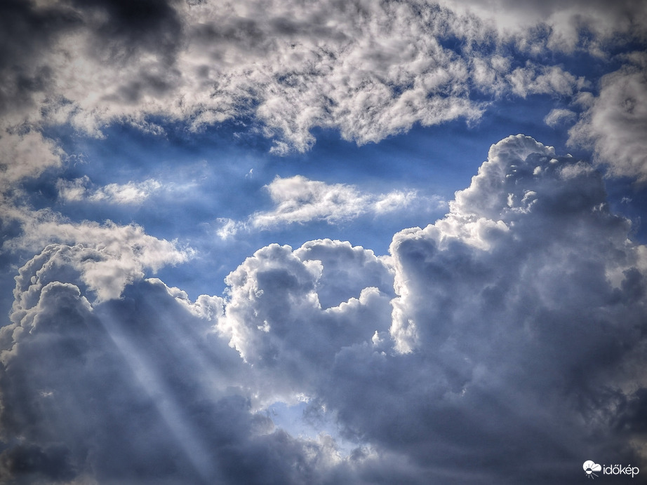 Feltörekvő gomolyfelhők