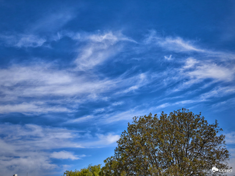 Fátyolos felhővarázs