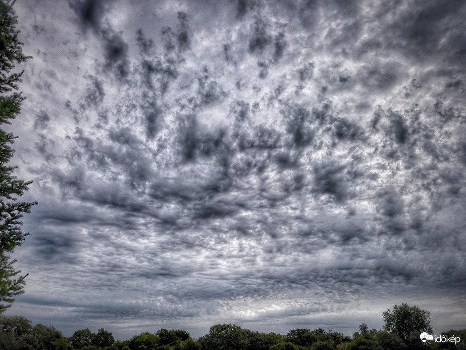 Égbolton rejlő részletesség láthatóvá tétele