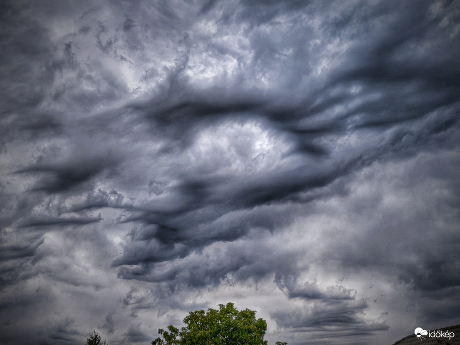 Az égi zavargások folytatódnak