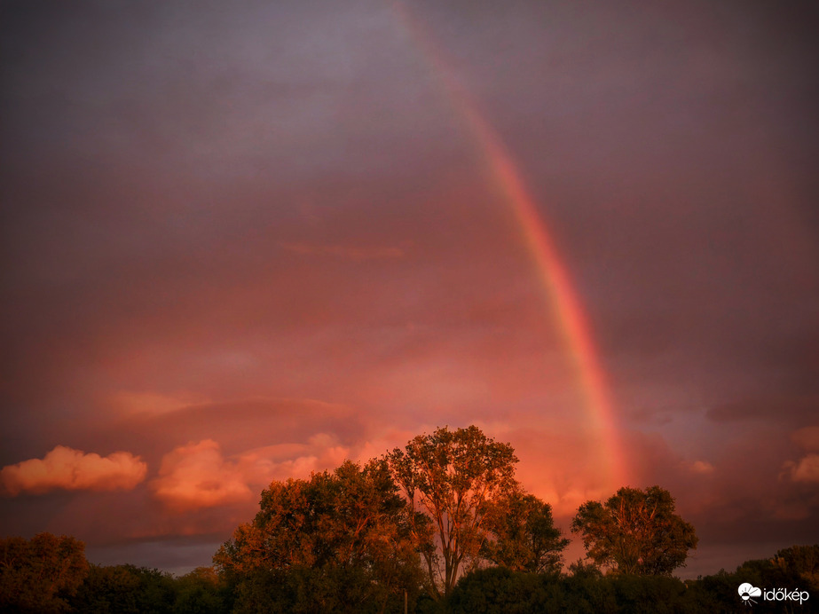 Naplementi aranyozott szivárvány