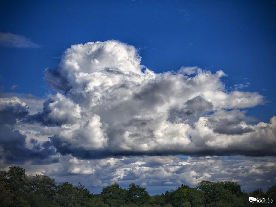 Zápornak készülő gomolyfelhő