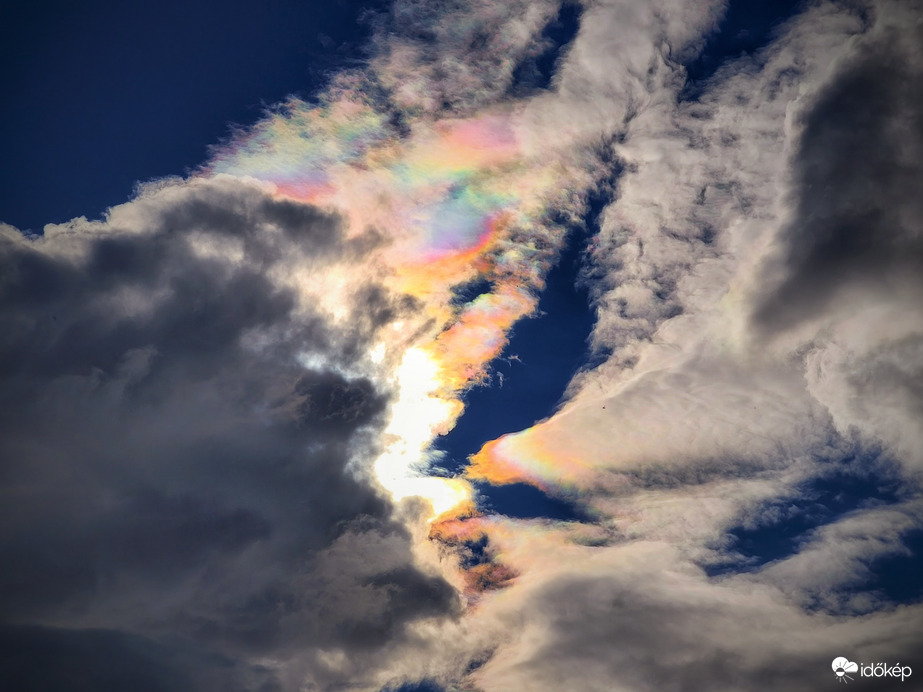 Irizálás a felhő peremén