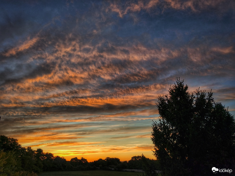 Mesés pénteki pirkadatot sikerült elcsípni