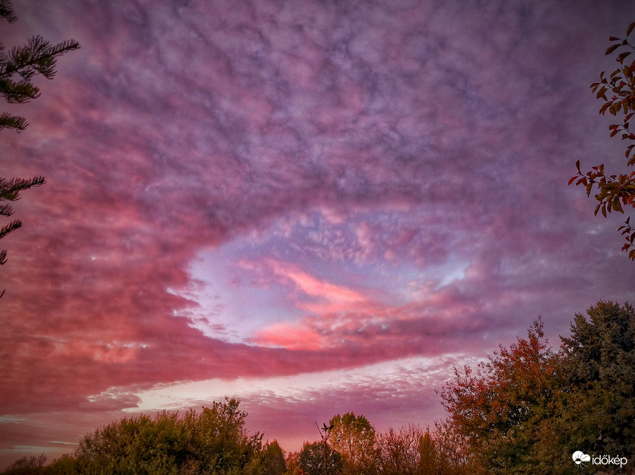Egy lyukfelhő is tiszteletét tette nálunk