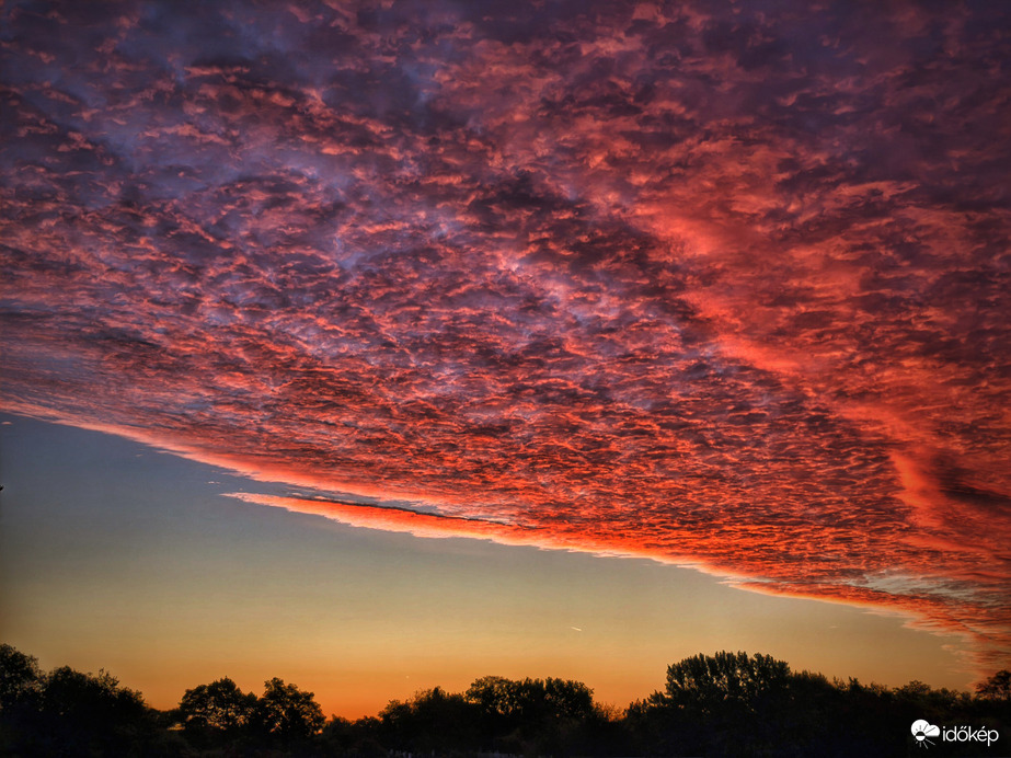 Égi meseország még napfelkelte előtt