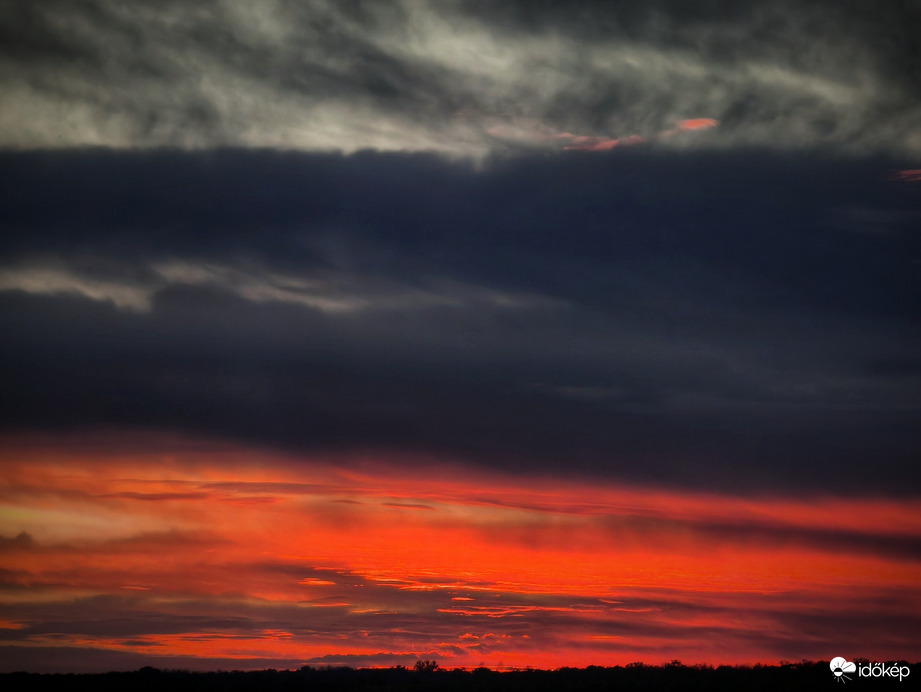 Így búcsúzott az év utolsó nyári időszámítású naplementéje 