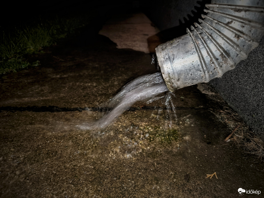 Bevált a prognózis, itt a záporeső