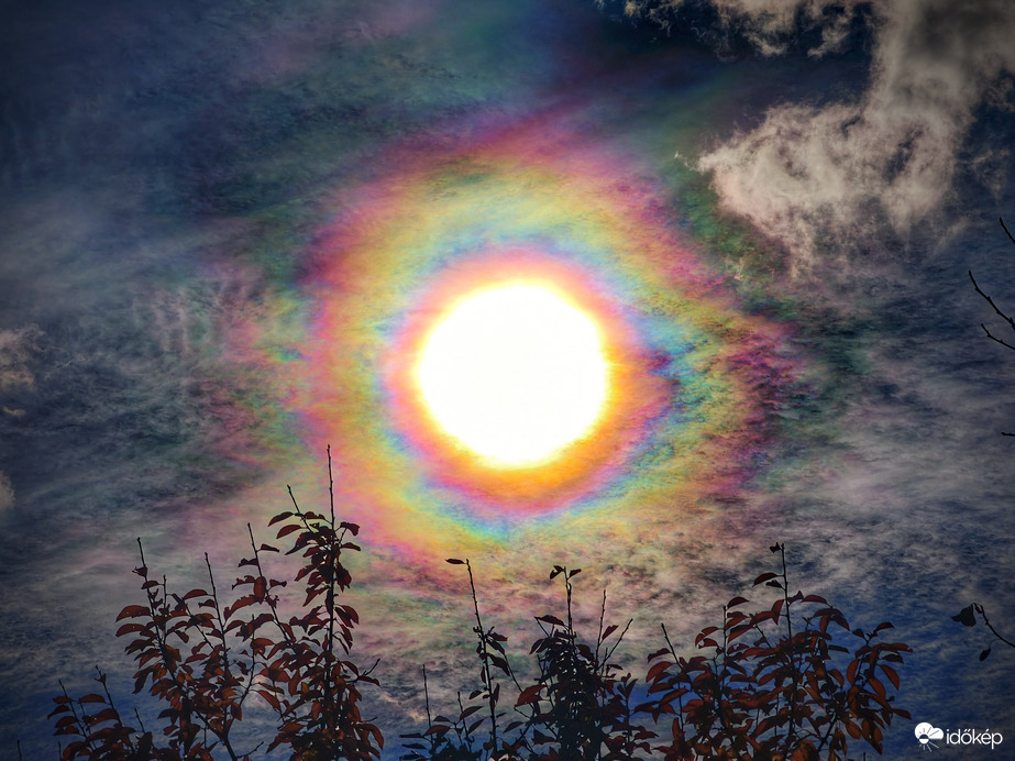 Kiteljesedett napkoszorú