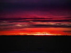 Zárul az alkonyat távoli színeinek előadása