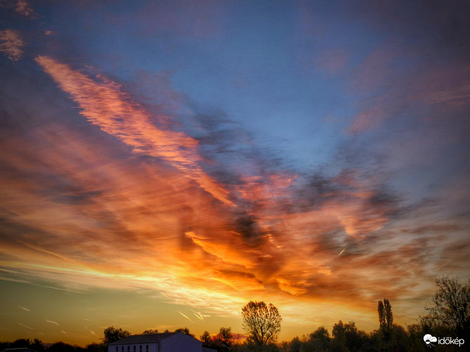 Szerdai napkelte előtti percekben
