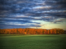 Suhanás a reggeli őszi tájon