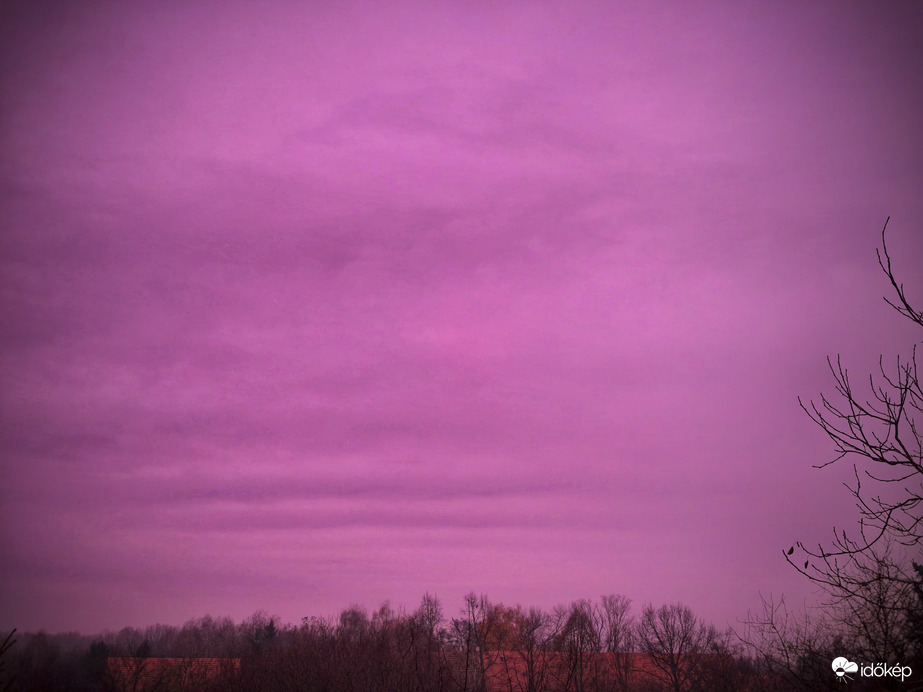 Aztán lilásabb színekkel szűnt meg a hirtelen varázslat