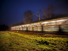 Kékórai fényfüzér hozott színeket a borús nap végére