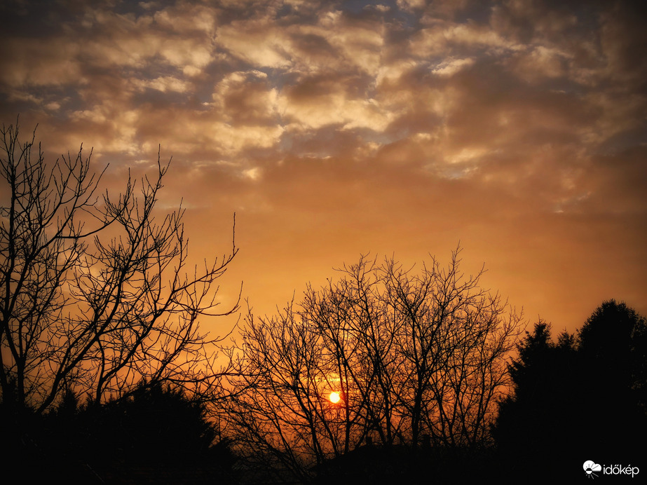 Életjelek mutatkoznak a nap felől