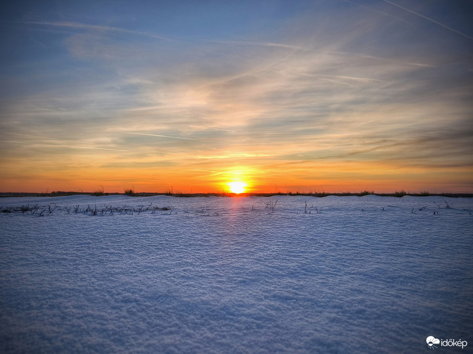 Hótakaró naplemente idején