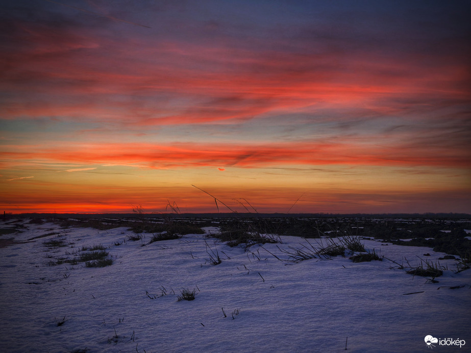 Újévi fátylas, havas alkonyat 