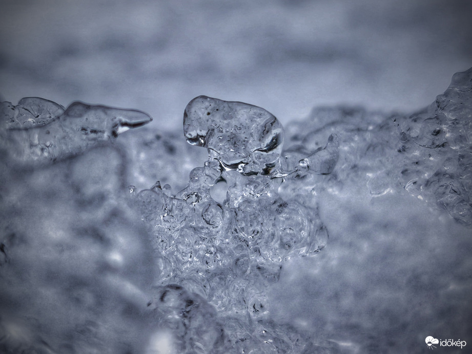 Megolvadva, majd újra megfagyva