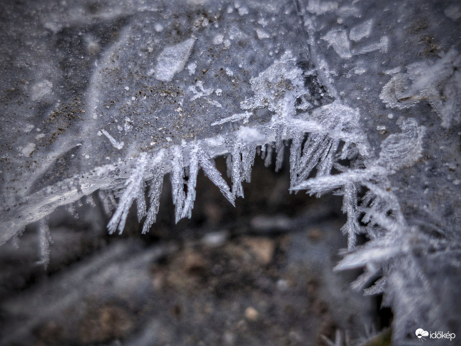Jégtűk a jég szélén