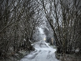 Nagypelyhes havazás közepette