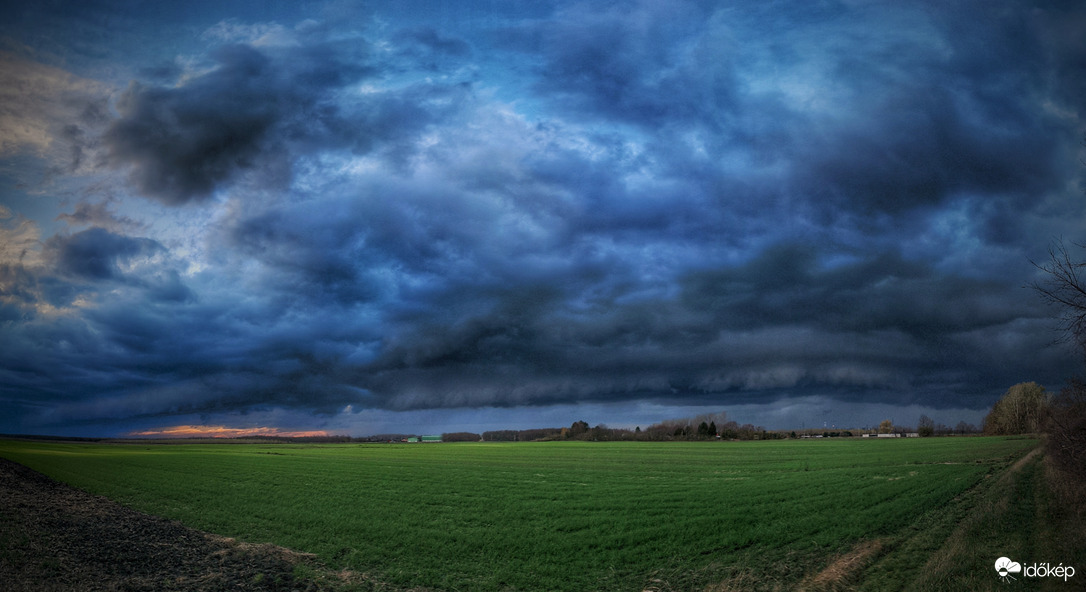 Novemberi peremfelhős panoráma