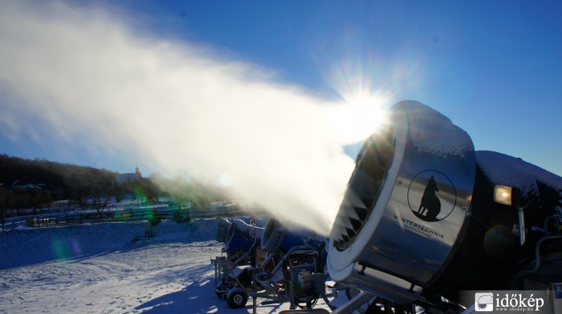 Az első hóágyúzás napsütéses időben!