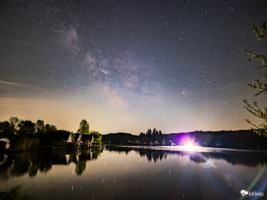 Lyridák meteor a horizont fölött