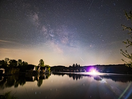 Lyridák meteor a horizont fölött