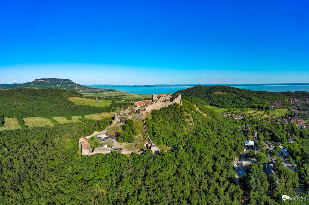 Balatoni vár, balatoni nyár. 