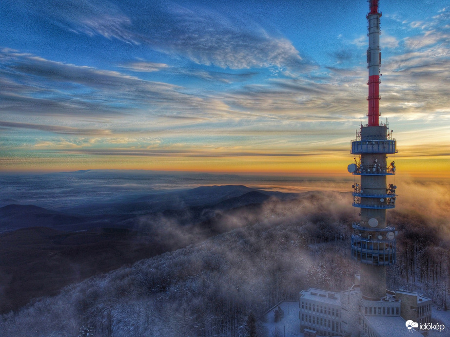 Napfelkelte Kékesen