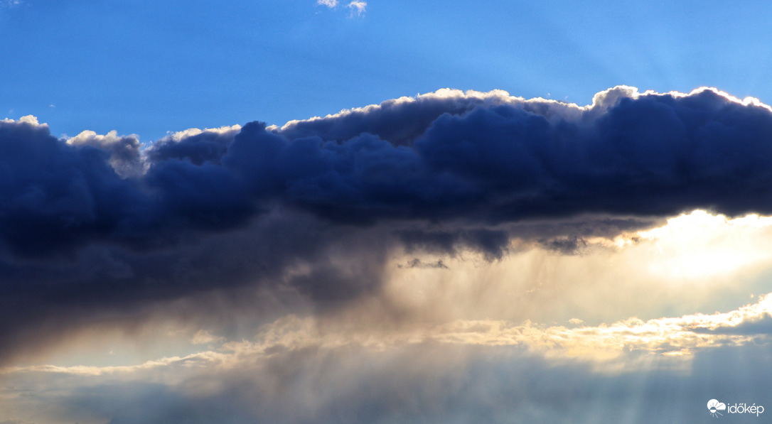 Földig ér a lába....