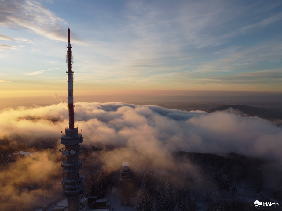 Napfelkelte Kékesen