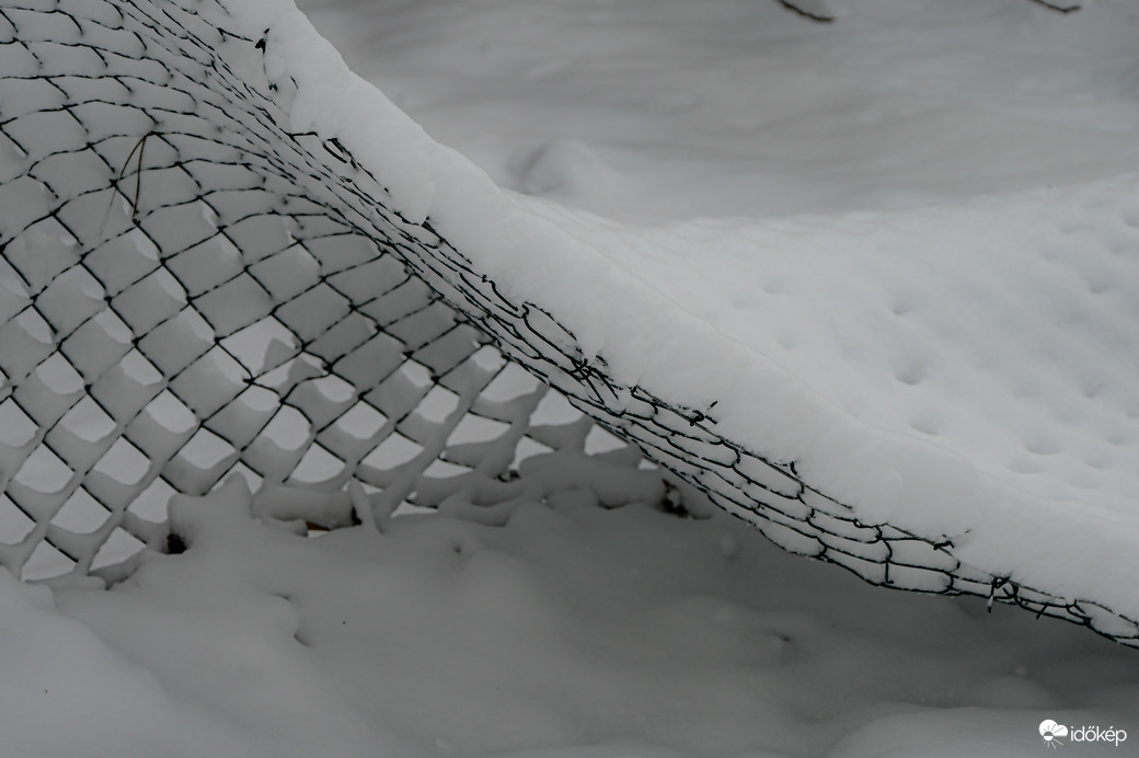 Meghajlott a tél akarata előtt -alatt 