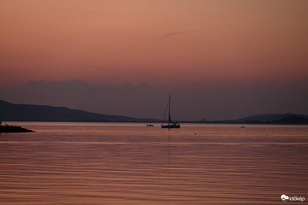 Minimál miután a nap eltűnt a  horizonton 