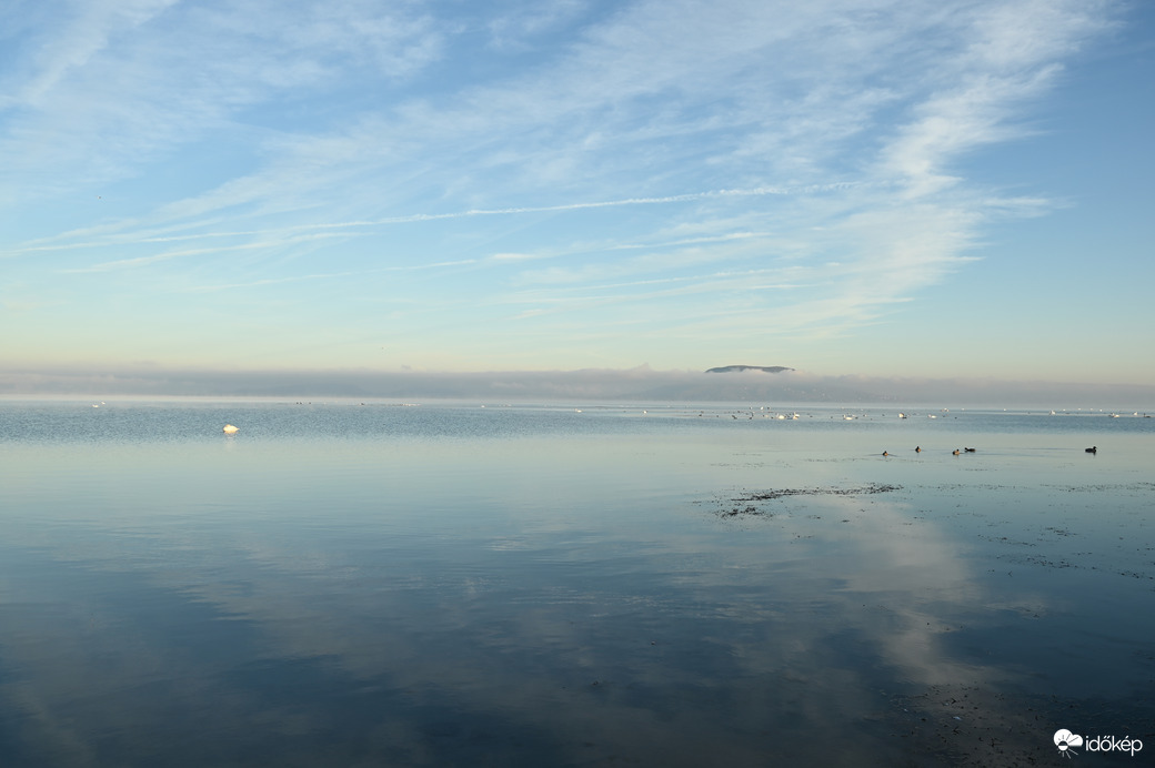 Ég és föld összesimul