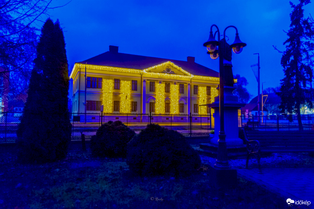 Semsey Kastély hajnalban