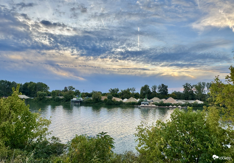 Napnyugta a gátról