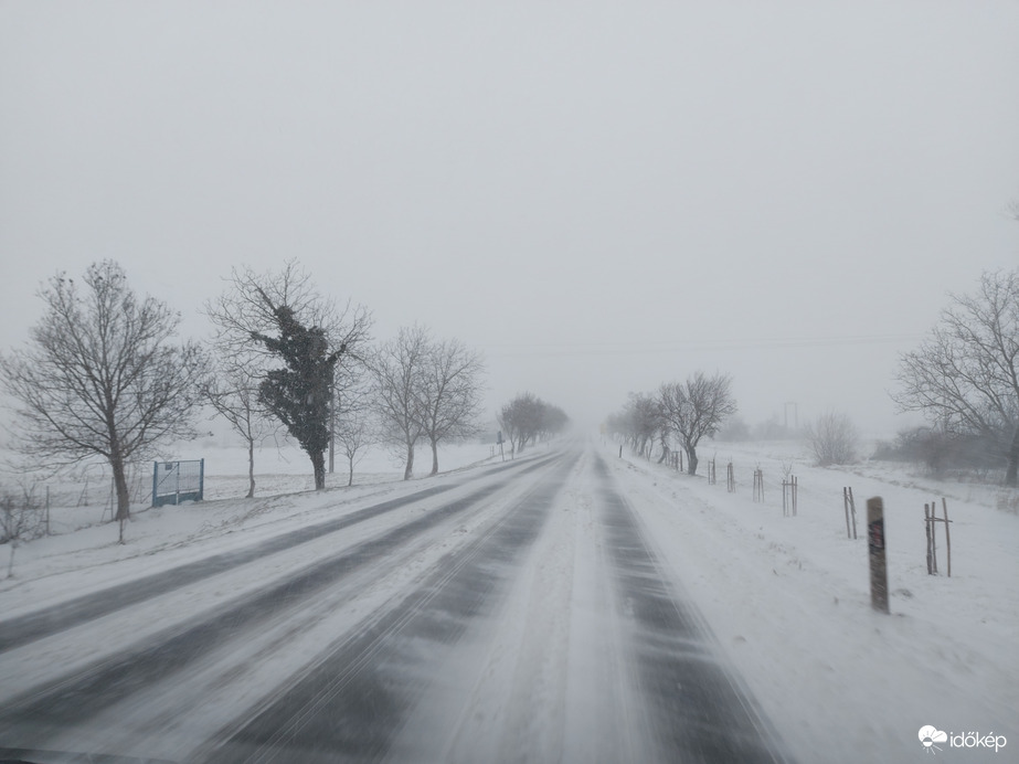71-es főút Balatongyörök Vonyarcvashegy között.