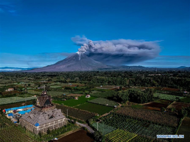 Kitört a Sinabung