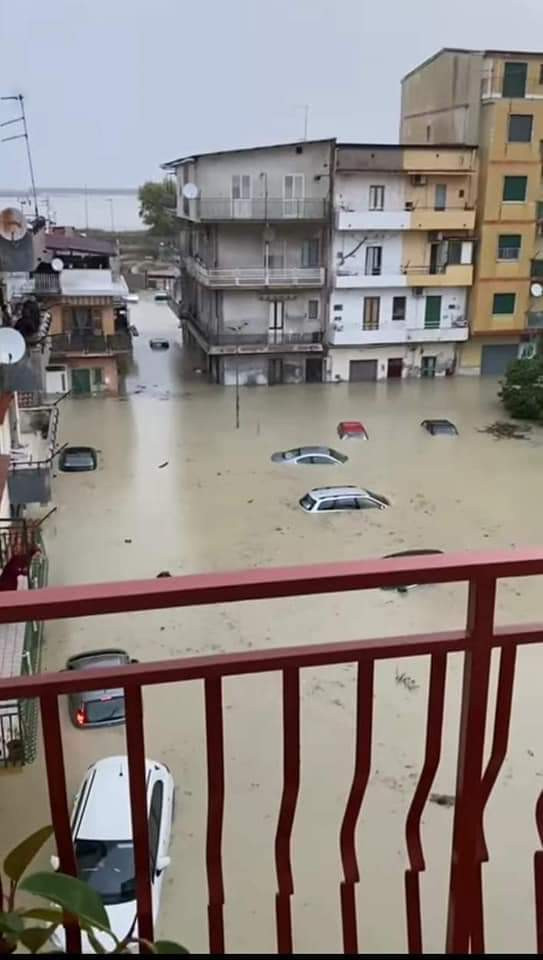 Víz alatt Crotone olasz város