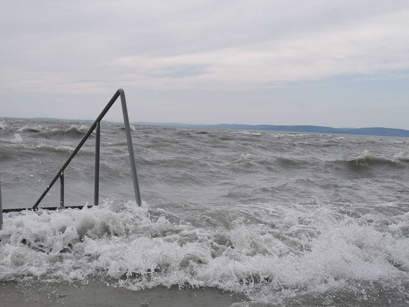 Kibillent a Balaton vize