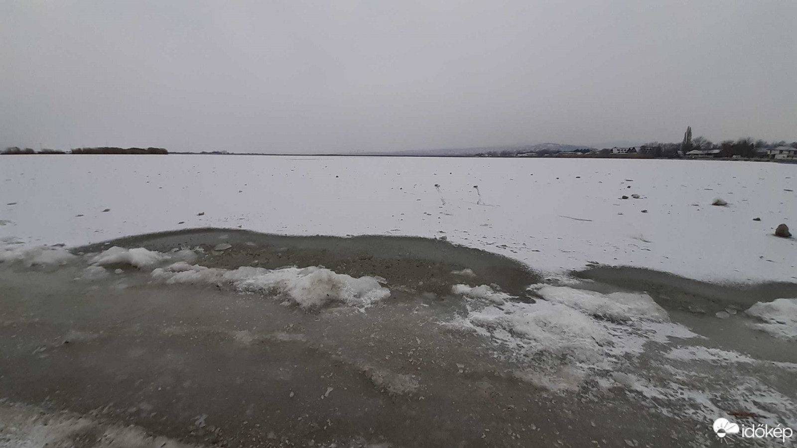 Befagyott a Velencei-tó