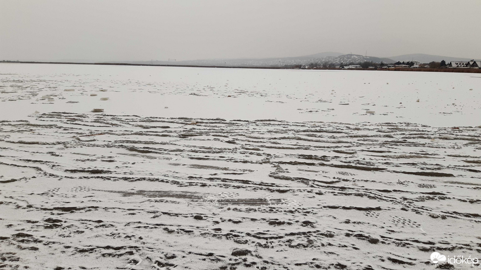 Befagyott a Velencei-tó