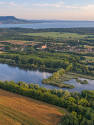 Látkép a Kis-Balatonra a Zalaszabari hegyről