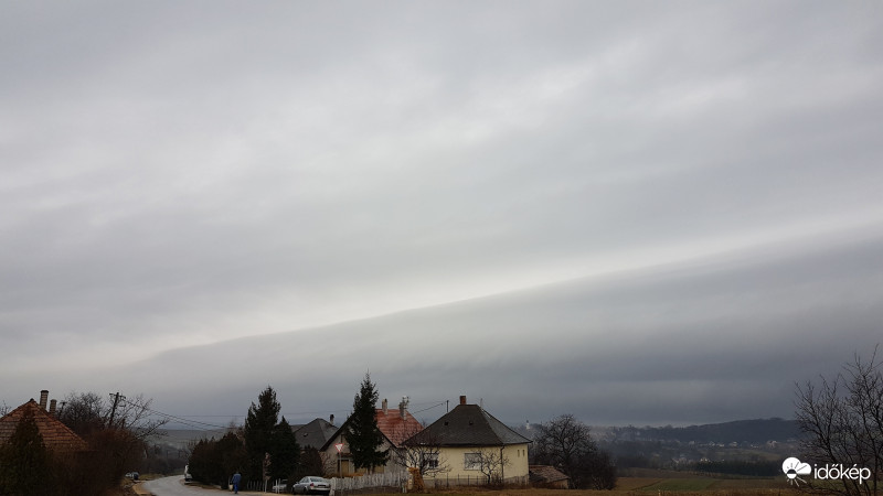 Decemberi peremfelhő