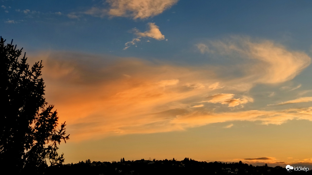 Alkonyati felhő! ☺️