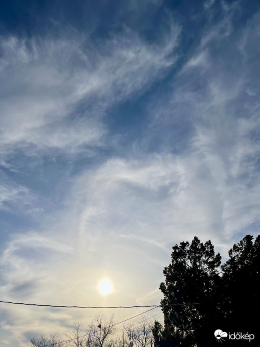 Délutáni felhőzet