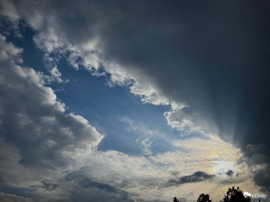 Ma délutáni felhők